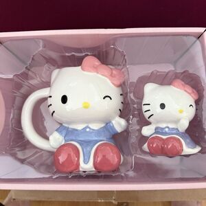 Hello Kitty Hand Painted Ceramic Mug and Figurine Set By Sanrio New
